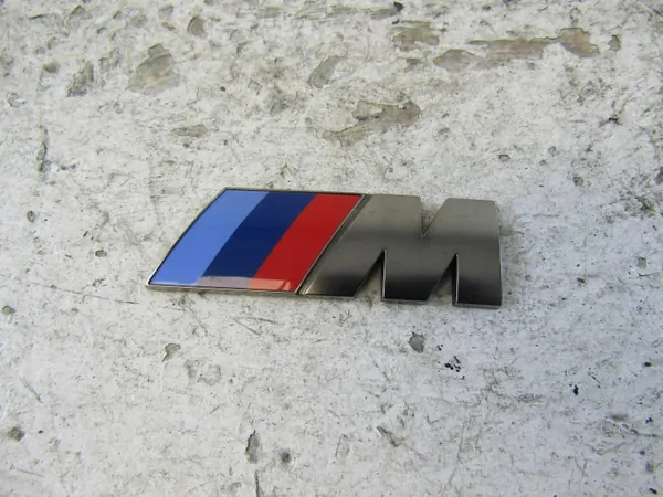 Emblema de para-lamas BMW 8058881 M-Package - Usado image 2