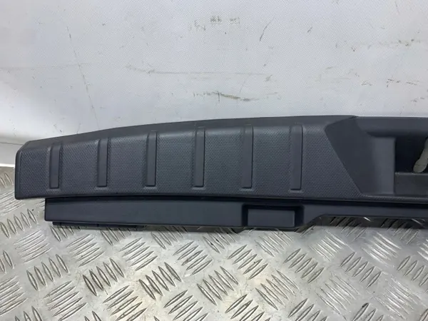 Subaru Outback Kofferraumschwellenschutz OEM 95073AN010 image 7