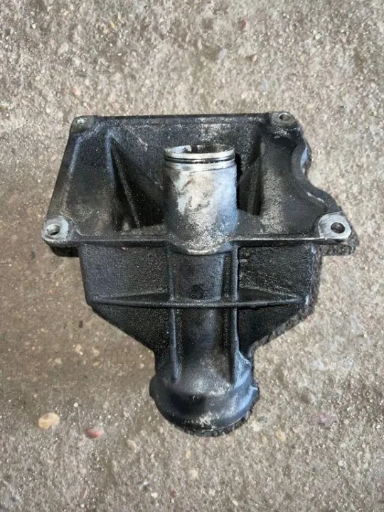 BMW 5 E60 drivaxellagerfäste OEM 31537527916 image 2