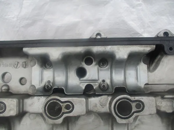 MERCEDES W202 W210 W203 2.2 CDI Tampa de Válvulas image 5