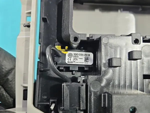 Luz de Cabine Skoda Kamiq OEM 657868837C - Usado image 10