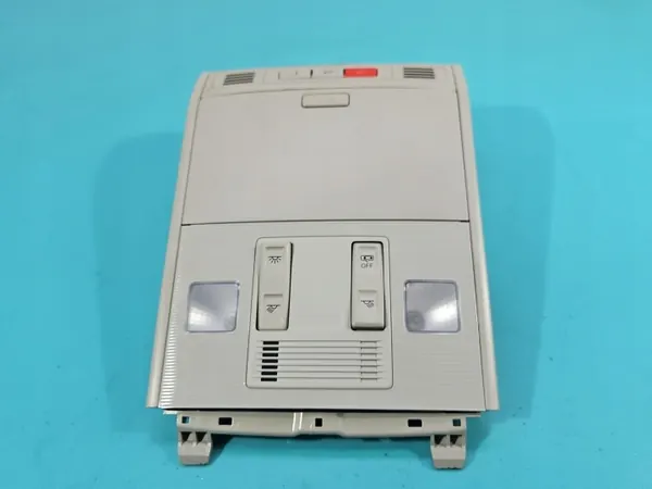 Luz de Cabine Skoda Kamiq OEM 657868837C - Usado image 3