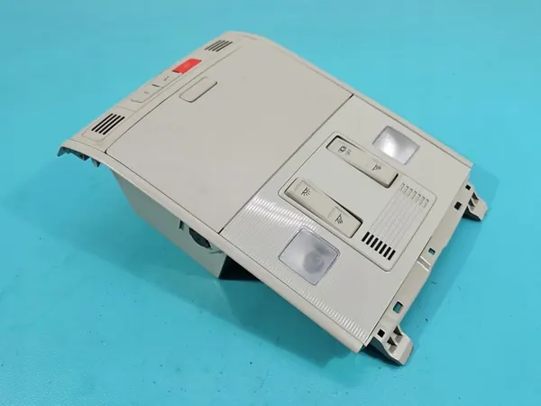 Luz de Cabine Skoda Kamiq OEM 657868837C - Usado image 4