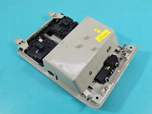 Luz de Cabine Skoda Kamiq OEM 657868837C - Usado image 6
