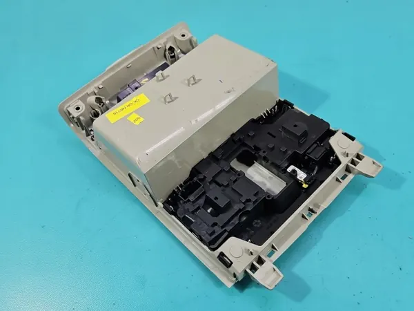 Luz de Cabine Skoda Kamiq OEM 657868837C - Usado image 7