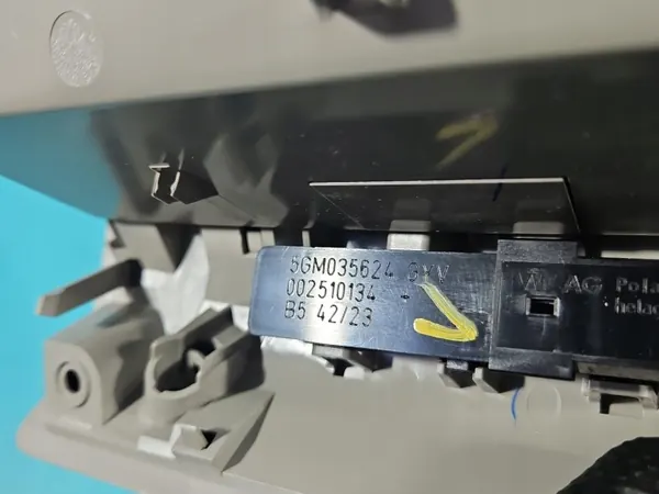 Luz de Cabine Skoda Kamiq OEM 657868837C - Usado image 8
