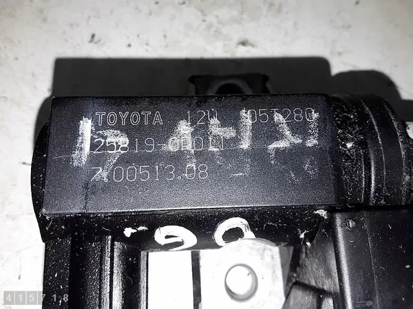 2006 Toyota RAV4 Solénoïde de vide 25819-00011 image 2