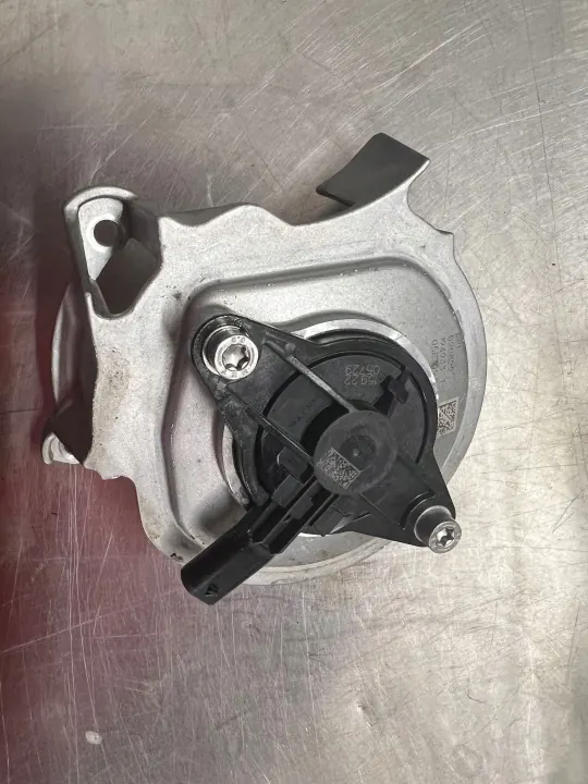 Kamaxelregulator OEM 05E109093D för Volkswagen Golf VIII image 2