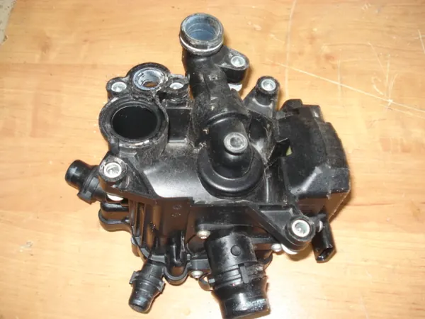 BMW Termostat Hus B38 B46 B48 Begagnad 7644811 image 6