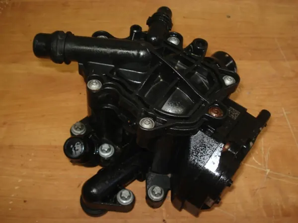 BMW Termostat Hus B38 B46 B48 Begagnad 7644811 image 8