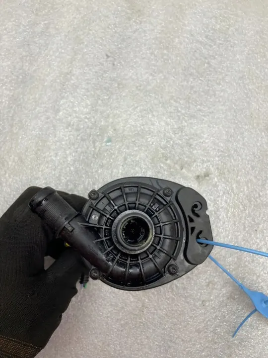 Pompe à eau OEM 210100497R pour Renault Trafic III/IV image 4