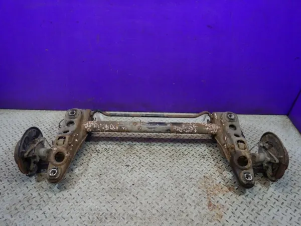 Viga eje trasero Mercedes OEM Zawada-232056- Usado image 2