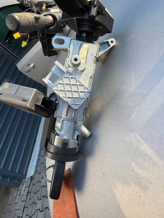 Insertion de clé de contact Jeep Compass I Lift OEM AOP23208 image 3