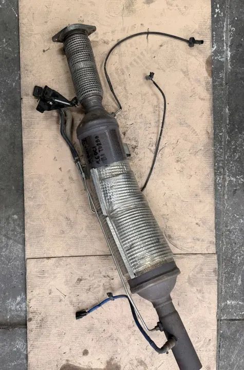Renault Katalysator OEM 208027401R Gebraucht image 2