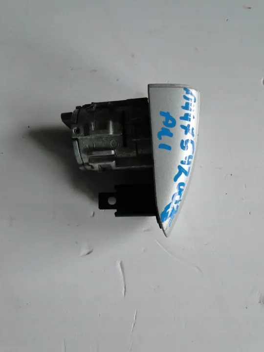 Insert de serrure porte avant OEM A4475420025 Mercedes V-Class image 4