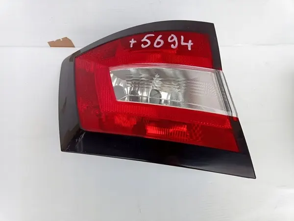 Skoda Enyaq IV Luz Trasera Derecha LED 5LG945308C image 2