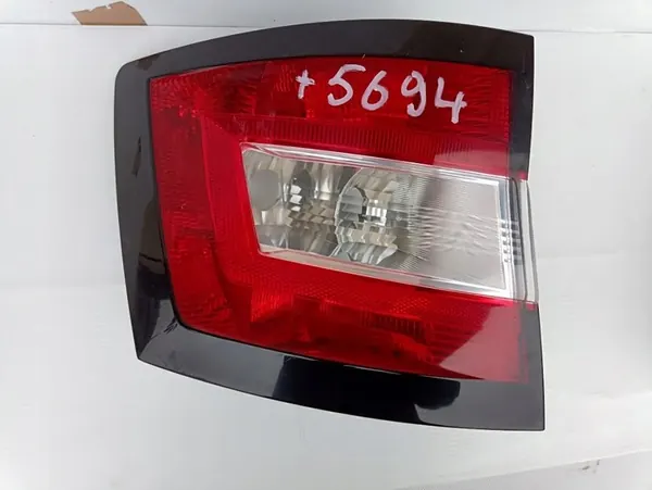 Skoda Enyaq IV Luz Trasera Derecha LED 5LG945308C image 3