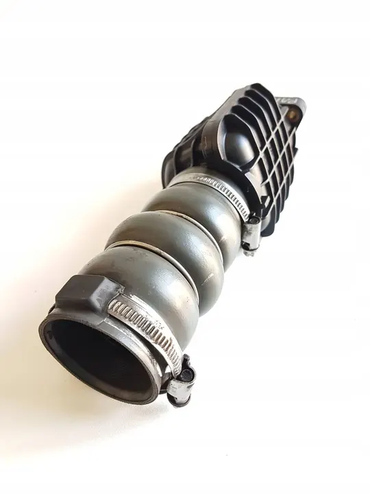 Peugeot 5008 2011 Intercooler-Schlauch image 4