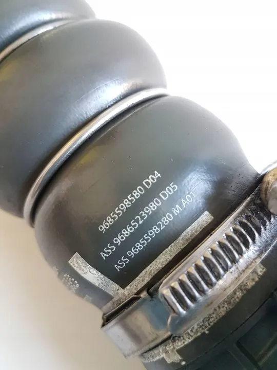 Peugeot 5008 2011 Intercooler-Schlauch image 9