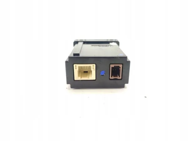 Lexus USB-aansluiting OEM 86190-24030 voor UX 250h 2018-2022 image 5