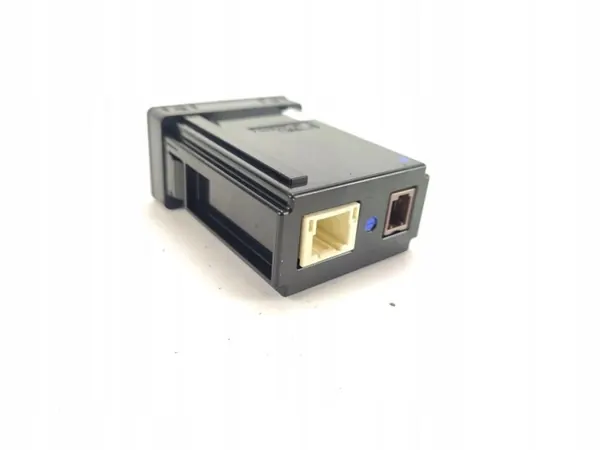 Lexus USB-aansluiting OEM 86190-24030 voor UX 250h 2018-2022 image 6