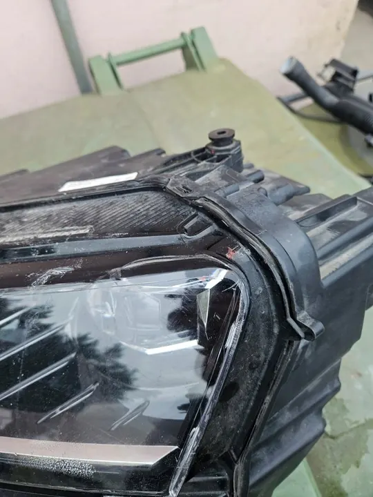 Farol esquerdo Skoda Karoq image 4