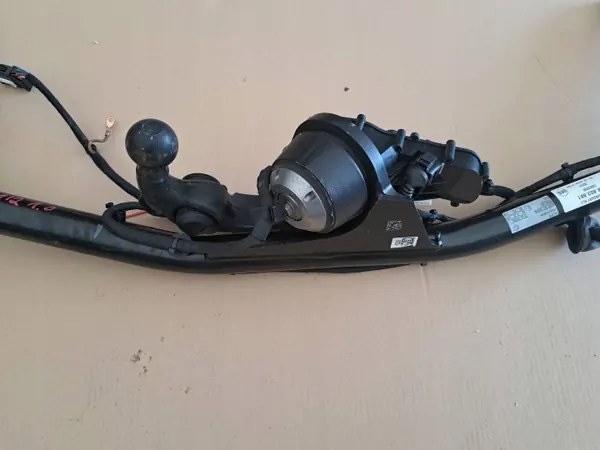 Skoda Kamiq Trekhaak OEM 658803881 - Achter Gebruikt image 3