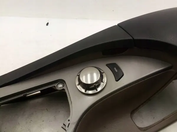 Accoudoir BMW OE 7034086 - État Utilisé image 3