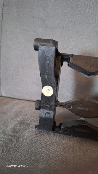 Lampenträger Audi A6 links rechts image 3