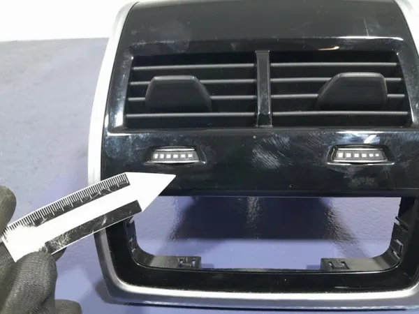 BMW X7 G07 Bakre tunnelventilationsgallret OEM 9399966 image 5