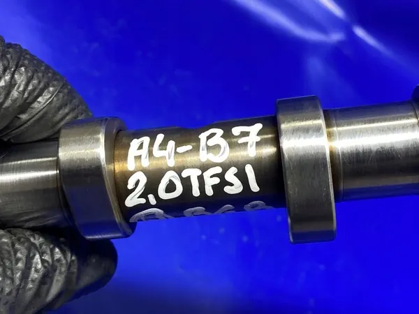 Pakokaasujen nokka-akseli Audi A4 B7 2.0 TFSI BGB 06F109102B image 10