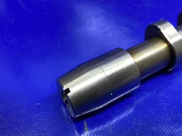 Pakokaasujen nokka-akseli Audi A4 B7 2.0 TFSI BGB 06F109102B image 4