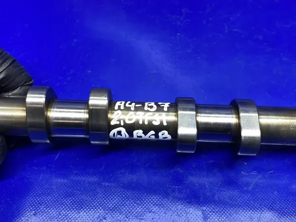 Pakokaasujen nokka-akseli Audi A4 B7 2.0 TFSI BGB 06F109102B image 5