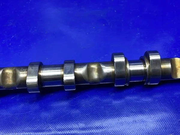 Pakokaasujen nokka-akseli Audi A4 B7 2.0 TFSI BGB 06F109102B image 6