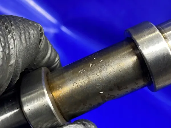 Pakokaasujen nokka-akseli Audi A4 B7 2.0 TFSI BGB 06F109102B image 9