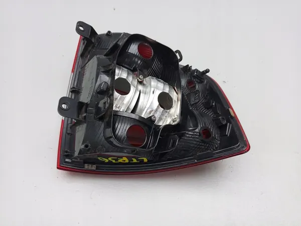 SKODA RAPID LIFT HB 2017 Luz Trasera Derecha 5JH945208 image 6