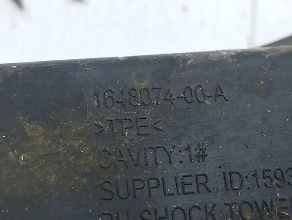 Tesla Model 3 2022 Satz Gurtabdeckung vorne OEM 164807300A image 4