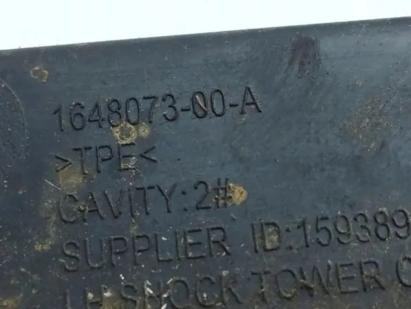 Tesla Model 3 2022 Satz Gurtabdeckung vorne OEM 164807300A image 5