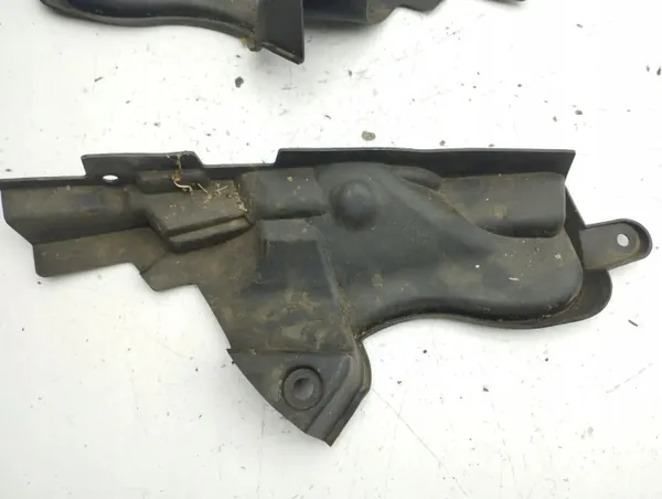 Tesla Model 3 2022 Satz Gurtabdeckung vorne OEM 164807300A image 7
