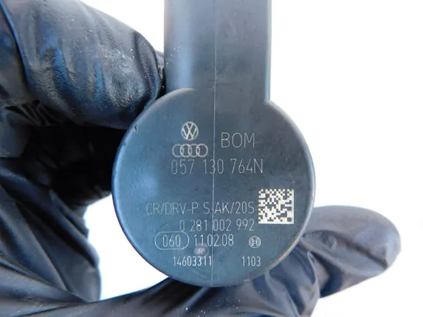 Válvula de sensor de pressão de combustível VW Crafter 2.5 TDI 057130764N image 2