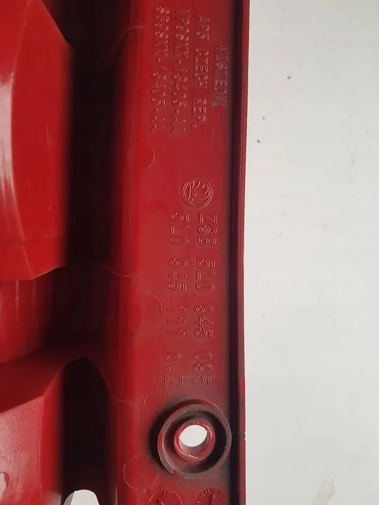 Luz trasera izquierda Skoda Yeti OE 5L0945257 image 9