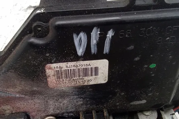 Rechte Vordertürschloss SKODA ROOMSTER 5J 5J1837016A image 4