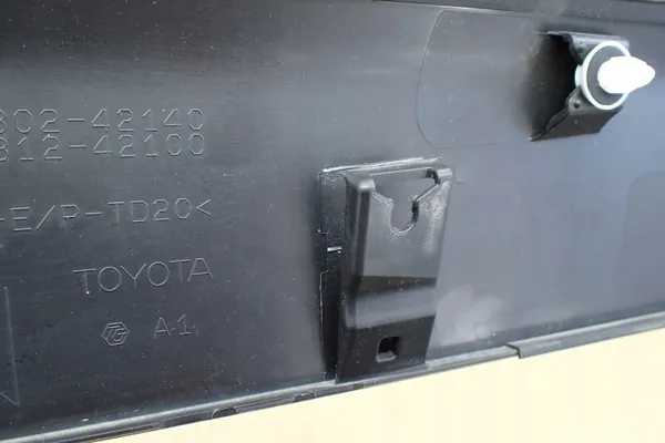 Toyota RAV4 V 18- Bagagelucklist OEM 7680242140 image 10