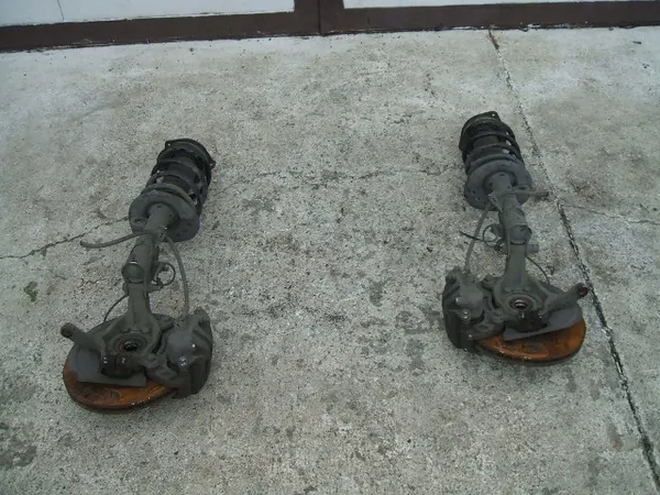 Nissan Qashqai +2 J10 1.6dci Steering Knuckle & Shock Absorber image 3