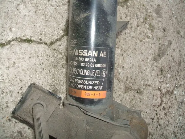 Nissan Qashqai +2 J10 1.6dci Steering Knuckle & Shock Absorber image 5