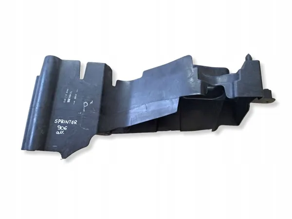Mercedes Sprinter 906 oikea jäähdyttimen ritilätuki OEM A9068890131 image 2