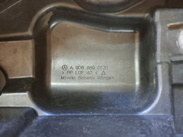 Mercedes Sprinter 906 oikea jäähdyttimen ritilätuki OEM A9068890131 image 4