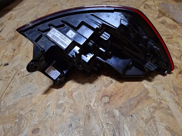 Luz Trasera Derecha Audi A4 8W9 image 4