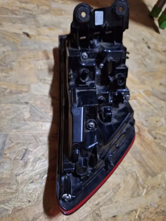 Luz Trasera Derecha Audi A4 8W9 image 7