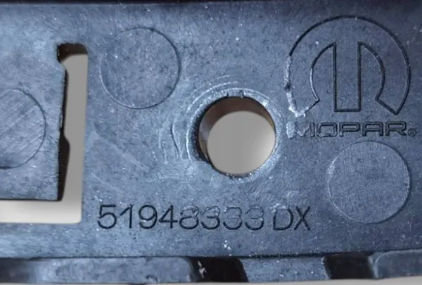 Scivolo di montaggio paraurti destro posteriore Fiat 500X 2015 OEM 51937660DX image 5